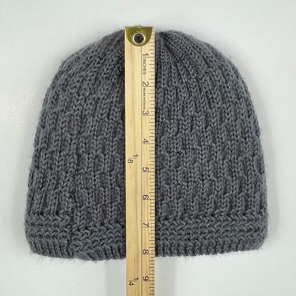 Women’s Knit Beanie Gray Crochet Rose Fur Accent Thick Warm Unbranded Winter Cap - Picture 5 of 5